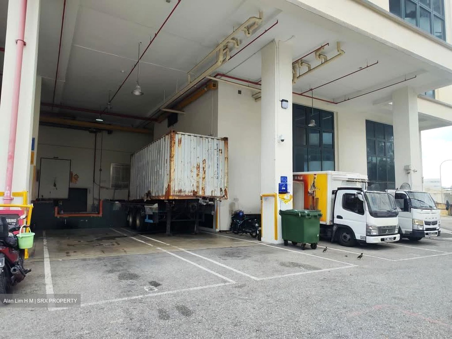 Gul Way (D22), Warehouse #532140651